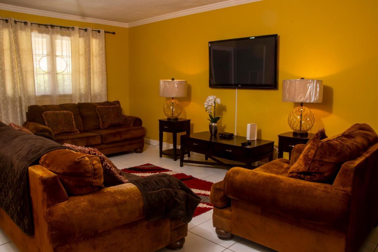 Vacation Getaway In Mango Walk Country Club