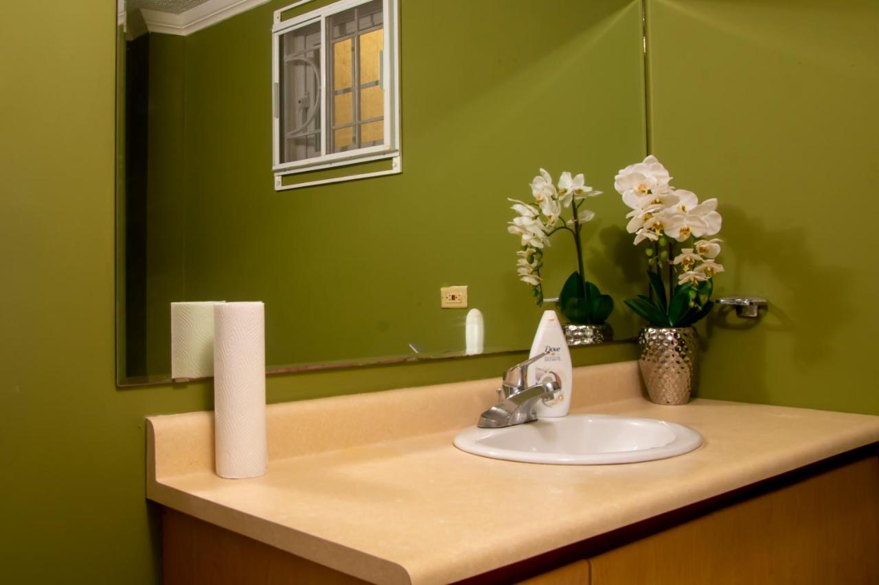 Vacation Getaway In Mango Walk Country Club Apartment