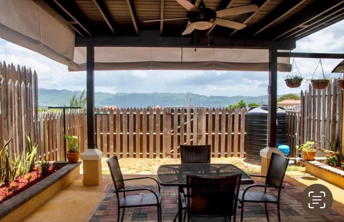 Vacation Getaway In Mango Walk Country Club