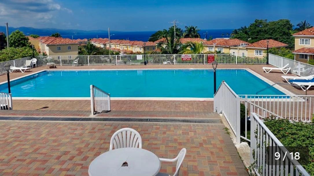 Apartment Vacation Getaway In Mango Walk Country Club